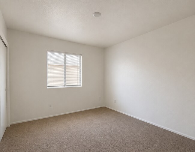 3235 E Hononegh Dr Phoenix, AZ 85050 photo 5