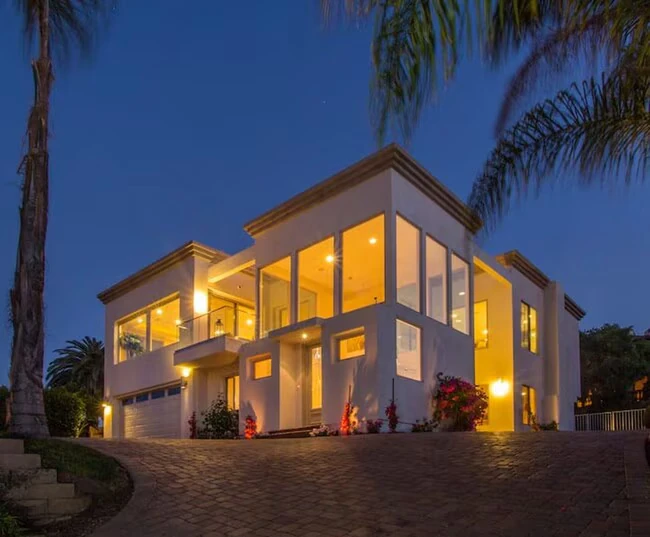 2075 Torrey Pines Rd San Diego, CA 92037
