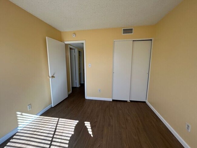 4204 S 47th St Phoenix, AZ 85040 photo 3