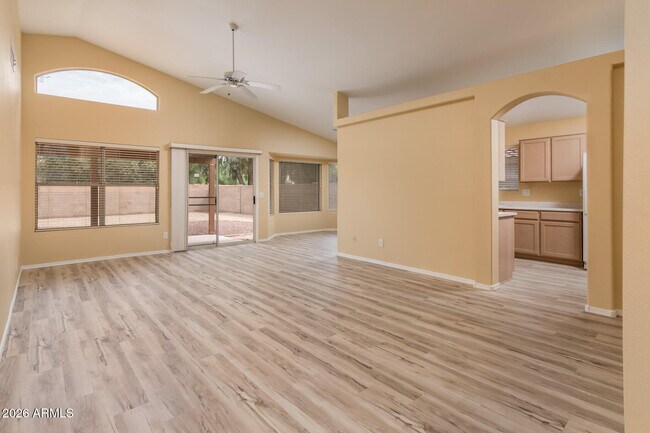 12566 W Palm Ln photo 5