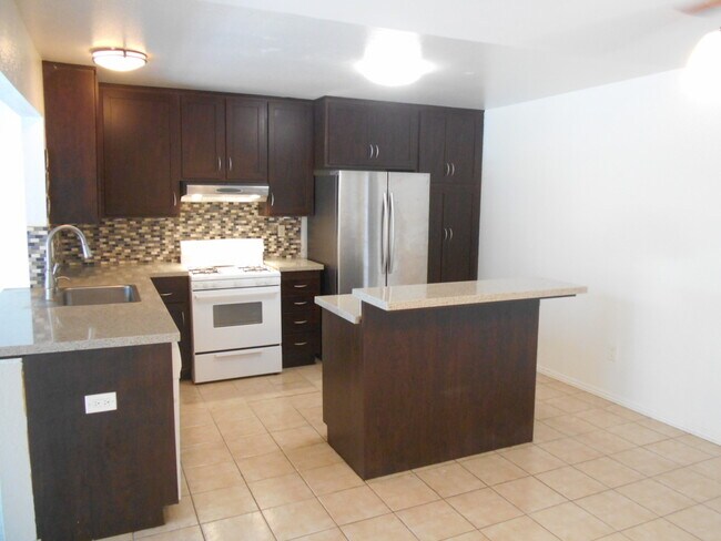 10730 Fenwick Rd San Diego, CA 92126 photo 2