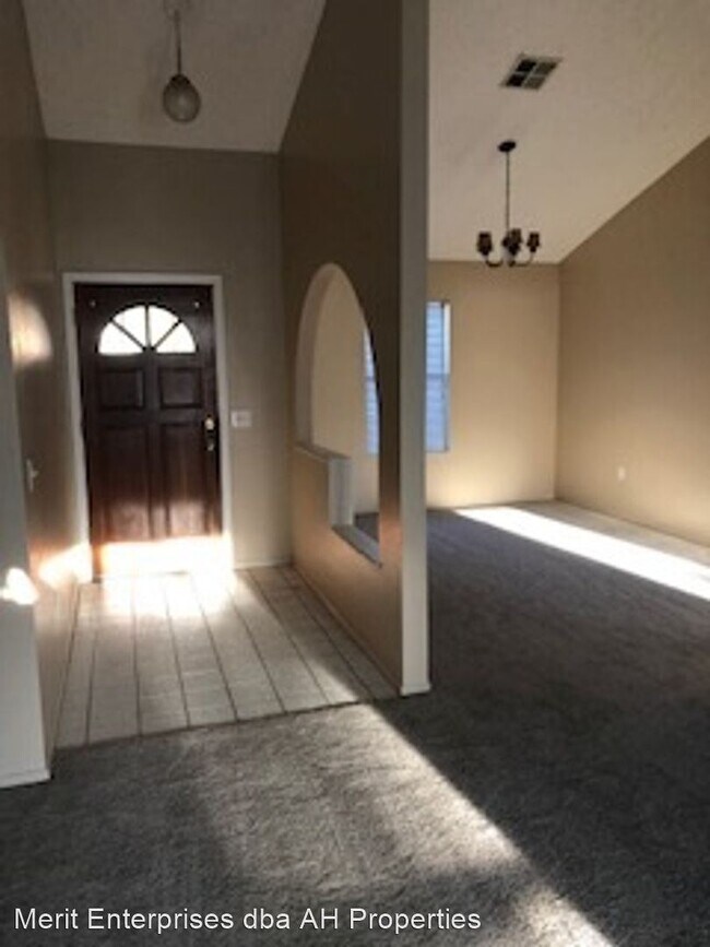 526 N Quartz St Gilbert, AZ 85234 photo 2