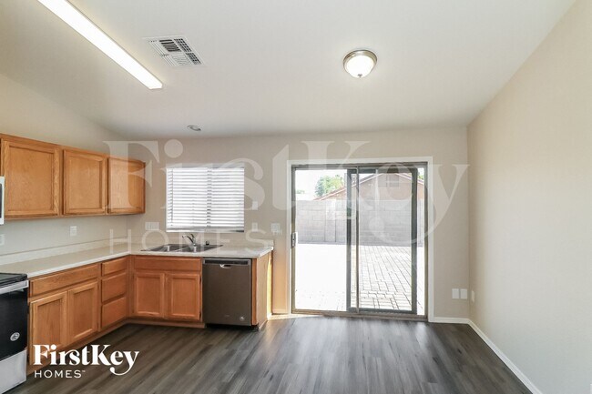 11243 W Diana Ave Peoria, AZ 85345 photo 4