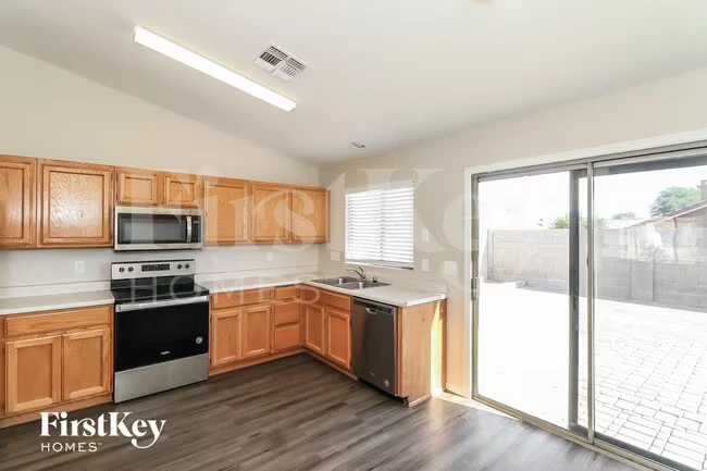 11243 W Diana Ave Peoria, AZ 85345 photo 5