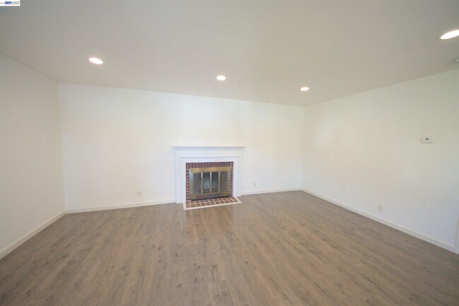 20051 Center St Castro Valley, CA 94546 photo 3