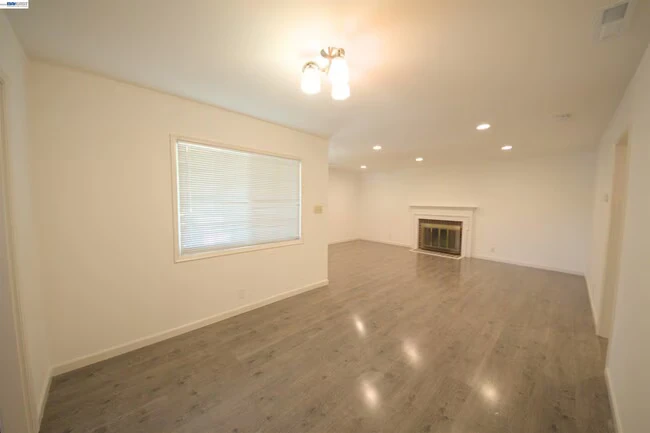 20051 Center St Castro Valley, CA 94546 photo 5