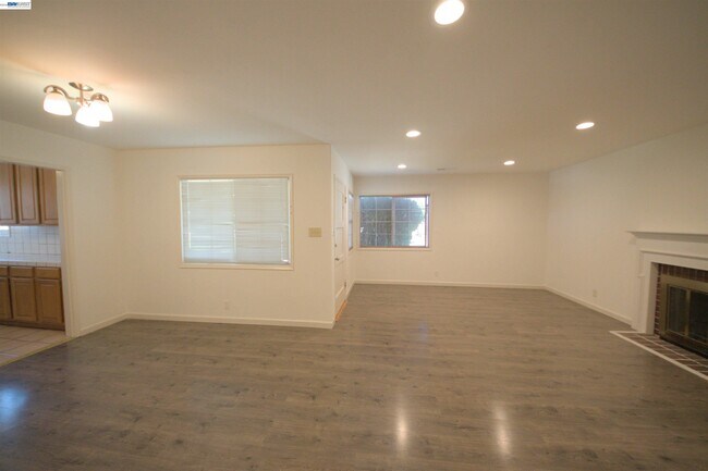 20051 Center St Castro Valley, CA 94546 photo 4