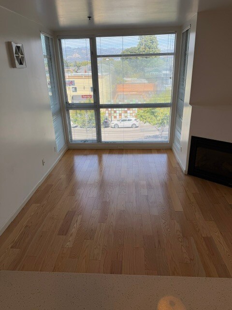 6521 San Pablo Ave Oakland, CA 94608 photo 5