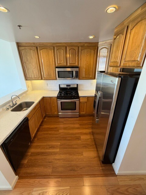 6521 San Pablo Ave Oakland, CA 94608 photo 2