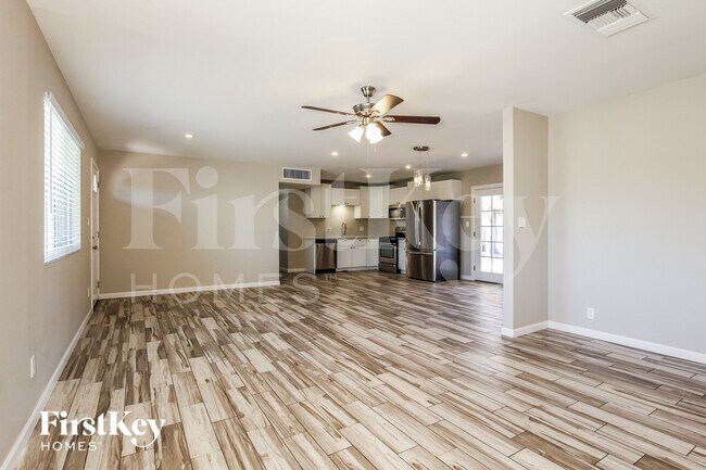 2133 E Larkspur Dr Phoenix, AZ 85022 photo 4