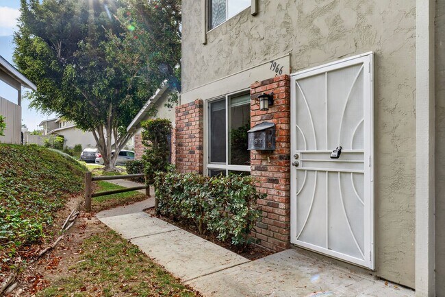7966 Camino Kiosco San Diego, CA 92122