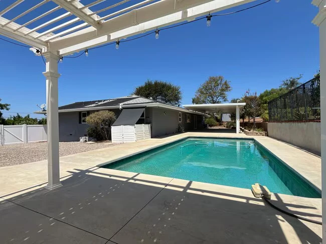 2085 Warmlands Ave Vista, CA 92084 photo 3