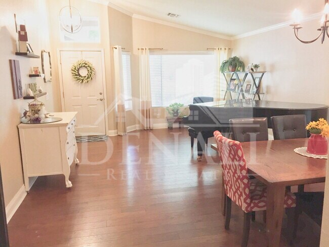 5758 E Garnet Ave photo 4