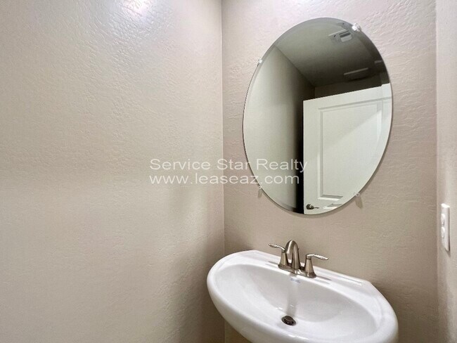 3932 S 81st Glen Phoenix, AZ 85043 photo 4