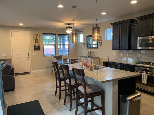 2266 S Annie Ln Gilbert, AZ 85295 photo 3