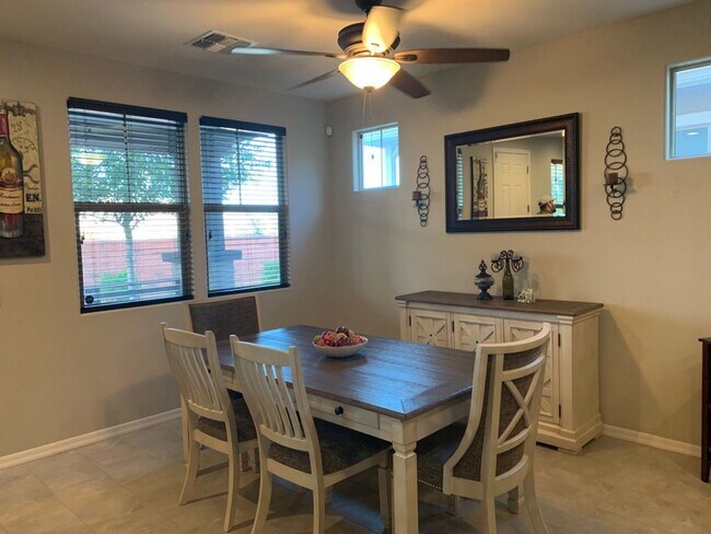 2266 S Annie Ln Gilbert, AZ 85295 photo 2