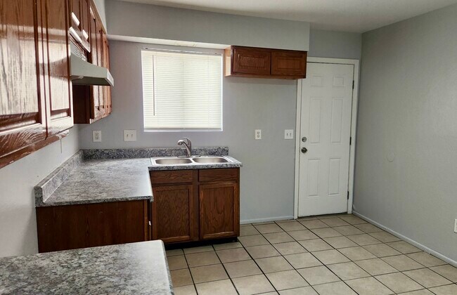 6703 N 27th Ave Phoenix, AZ 85017 photo 2