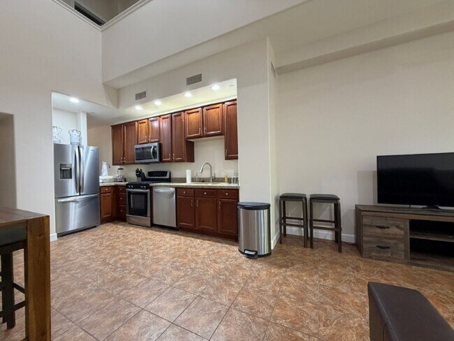 555 W 6th St Tempe, AZ 85281 photo 3