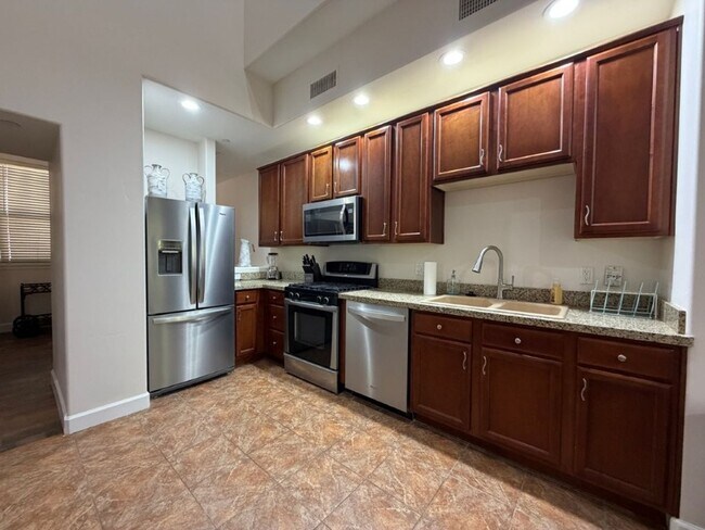 555 W 6th St Tempe, AZ 85281 photo 4
