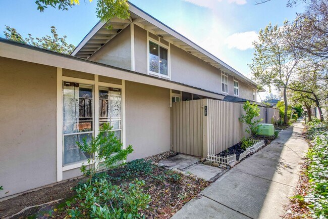 21099 Red Fir Ct photo 2