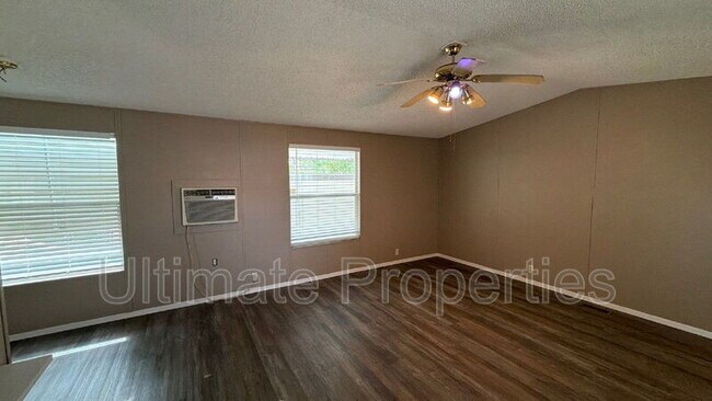 2067 E Charleston Ave photo 4