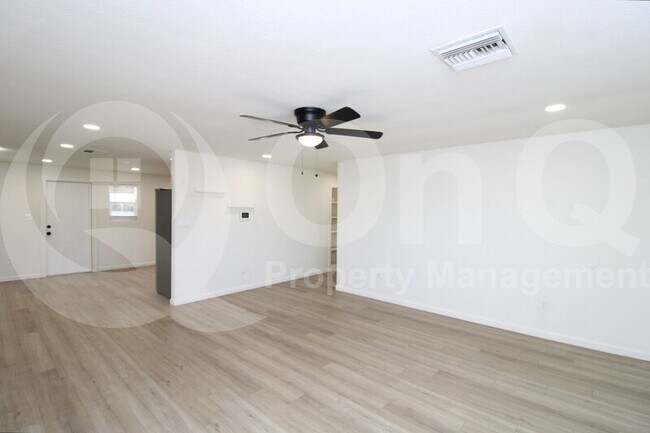 6649 W Cypress St Phoenix, AZ 85035 photo 4