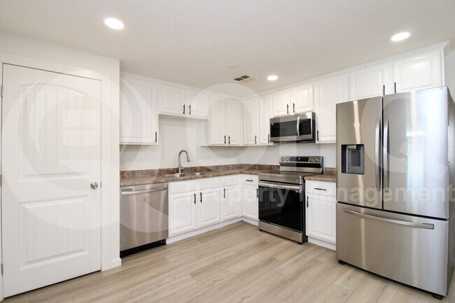 6649 W Cypress St Phoenix, AZ 85035 photo 3
