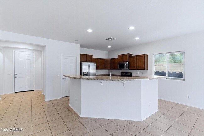 10733 W Lariat Ln Peoria, AZ 85383 photo 4