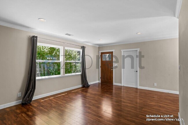 Unit Front House photo 5