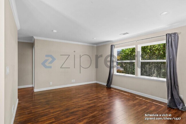 Unit Front House photo 4