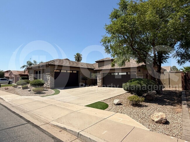 9648 E Lobo Ave photo 3