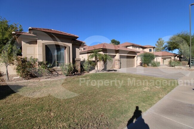 6586 S Crestview Dr Gilbert, AZ 85298 photo 2
