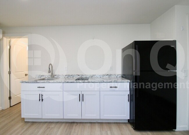 6649 W Cypress St Phoenix, AZ 85035 photo 2
