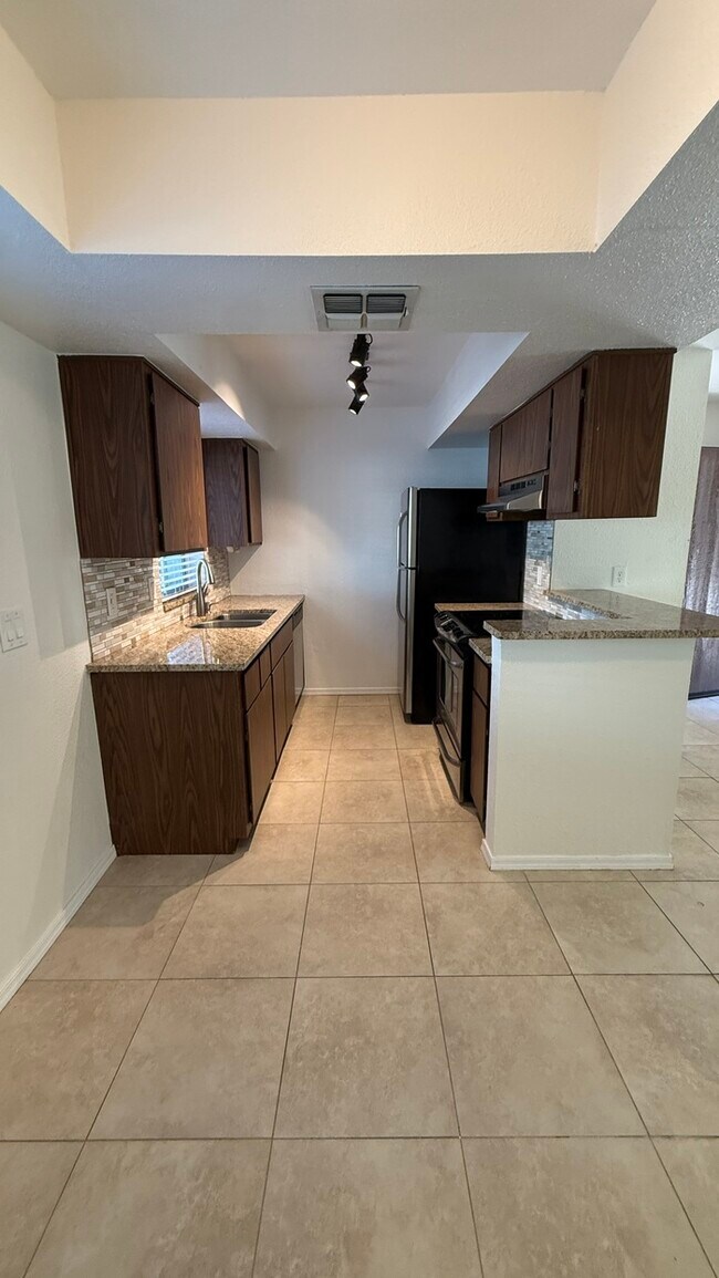 4554 E Paradise Village Pkwy N Phoenix, AZ 85032 photo 4
