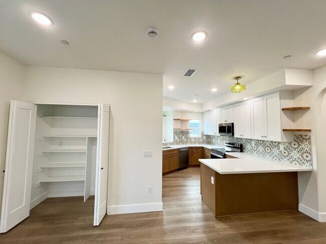 669 Townsite Dr Vista, CA 92084 photo 3