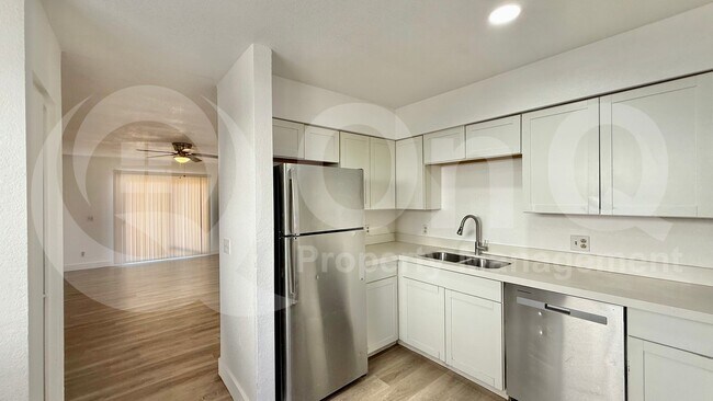 2827 E Le Marche Ave Phoenix, AZ 85032 photo 4