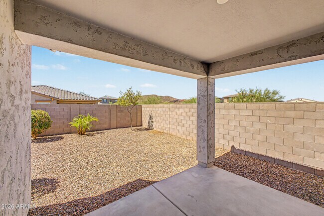 13205 W Claret Cup Rd Peoria, AZ 85383 photo 2