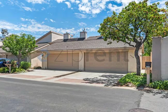 11030 Firethorne Dr photo 2