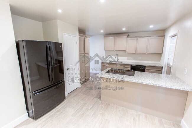 2533 E Blanche Dr Phoenix, AZ 85032 photo 4
