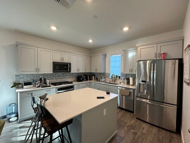 6060 Kerry Rd Rohnert Park, CA 94928 photo 2