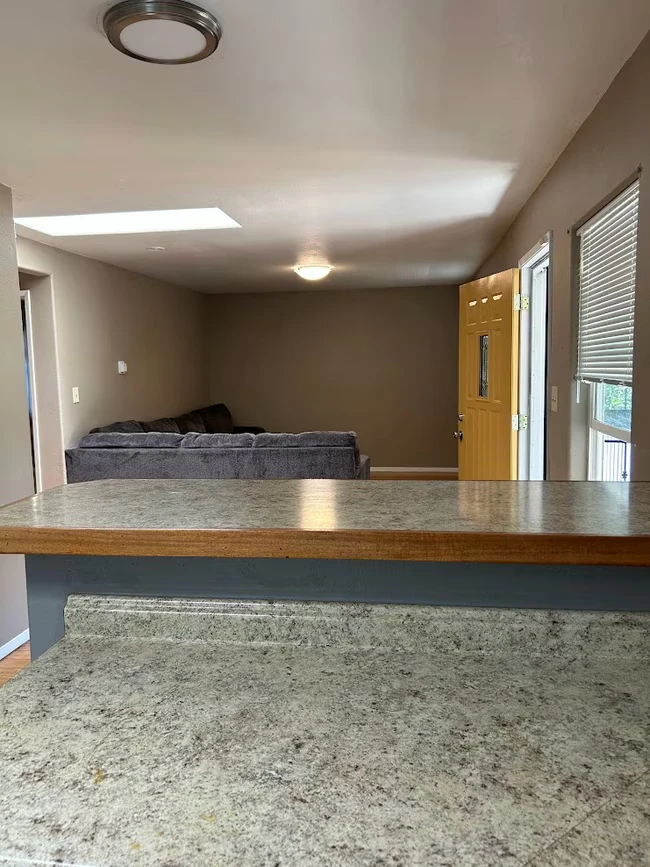 145 Poinsettia Ave Bay Point, CA 94565 photo 3