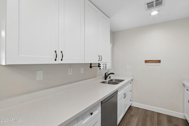 6480 N 82nd St Scottsdale, AZ 85250 photo 4