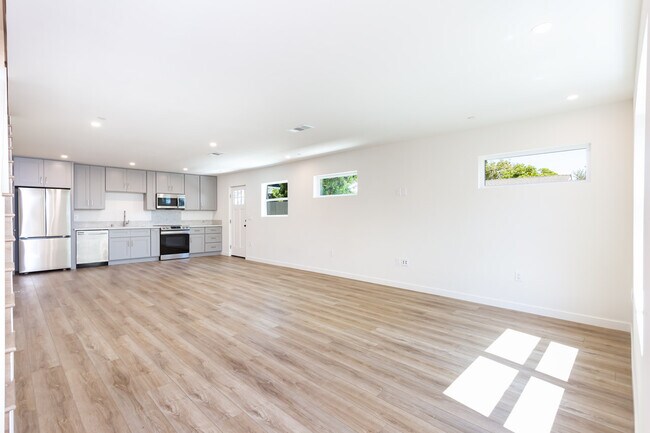 3564 Bancroft St San Diego, CA 92104 photo 3