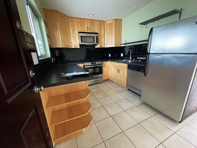 4875 Cole St San Diego, CA 92117 photo 3