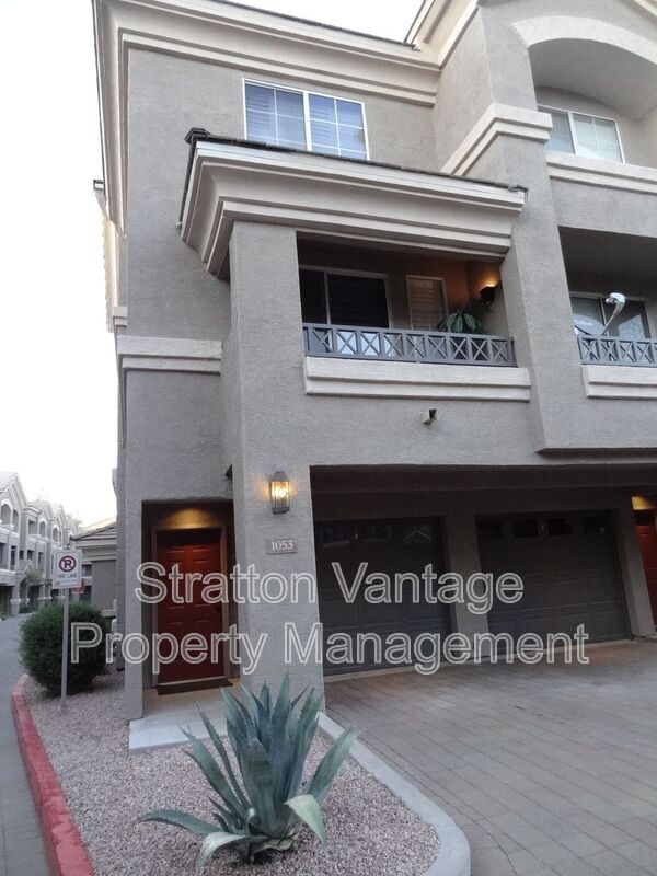 4455 E Paradise Vlg Pkwy S Phoenix, AZ 85032 photo 2