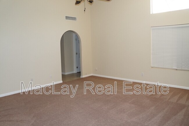 240 S Laveen Dr Chandler, AZ 85226 photo 3