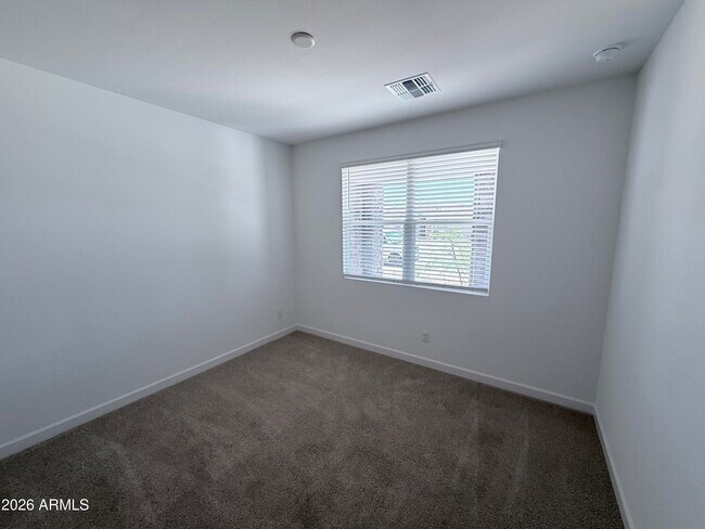 7022 W Pinnacle Vista Dr Peoria, AZ 85383 photo 4