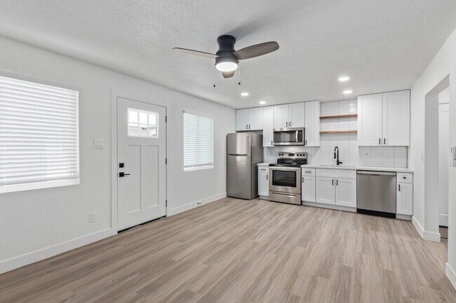 107 W Broadway Rd Tempe, AZ 85282 photo 2
