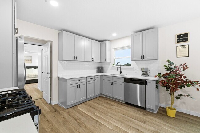 1404 Lieta St San Diego, CA 92110 photo 5