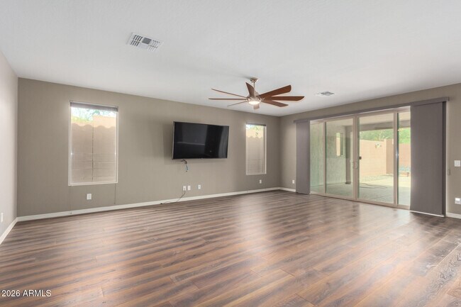 27025 N 69th Ln Peoria, AZ 85383 photo 4